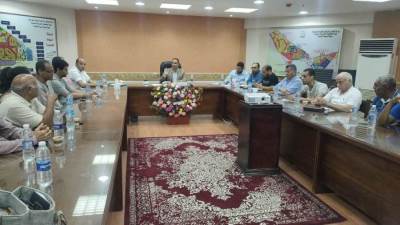 رئيس جهاز مدينة أسيوط الجديدة يلتقي عدداً من سكان المدينة للاستماع إلى مطالبهم ويوصي بسرعة الاستجابة