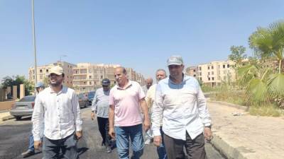 رئيس جهاز الشروق يُتابع الأعمال الجاريه لرصف الطرق الفاصلة بين المجاوارت السكنيه بمناطق العمارات