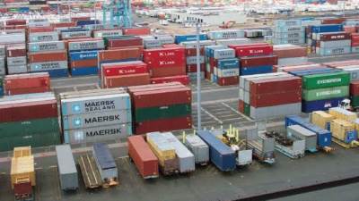 «الجمارك» تنفي توقف منظومة التسجيل المسبق للشحنات 