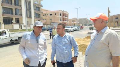 رئيس جهاز الشروق يعلن البدء فى أعمال الزراعه والتجميل بحى النادى بالمدينه