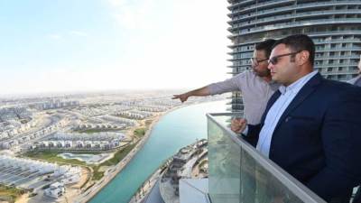 وزير الإسكان يوجه بإعداد جداول زمنية مضغوطة لتسليم وحدات الأبراج الشاطئية بالعلمين الجديدة للحاجزين