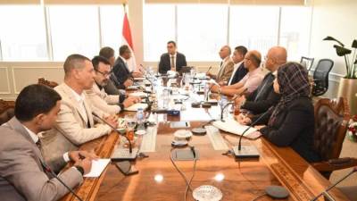 وزير الإسكان يتابع الموقف التنفيذى لمشروعات زيادة إمداد محطة مياه القاهرة الجديدة من المياه العكرة