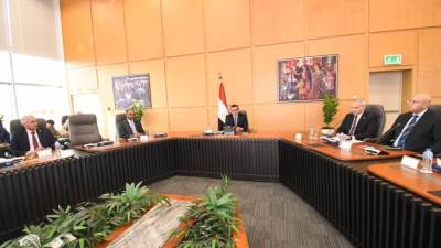 وزير الإسكان يتابع مشروعات الهيئة العامة لتعاونيات البناء ويوجه بإحكام الرقابة على الجمعيات التعاونية
