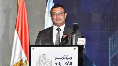 وزير الإسكان: الدولة تسعى لخلق مناخ جاذب للاستثمار بالسوق العقاري