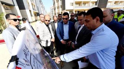 وزير الإسكان يتفقد وحدات «سكن لكل المصريين» بالتجمع السادس