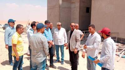مسئولو المشروعات القومية بالوزراء يتابعون سير العمل بمشروعات «ملوي الجديدة»