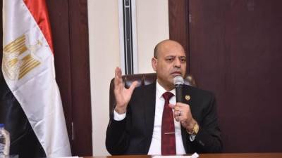 بالأسماء .. ننشر قرار وزير العمل بإيقاف نشاط 7 شركات إلحاق عمالة بالخارج