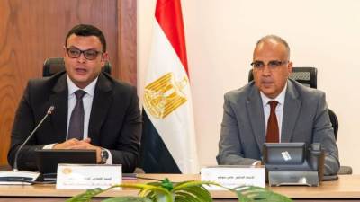 وزيرا الإسكان والري يؤكدان ضرورة توطين صناعة المهام المستخدمة فى محطات التحلية