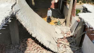 رئيس جهاز الشروق يُزيل دور مخالف بأحد العقارات السكنية بالمدينة