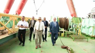  «أسامة ربيع» يتفقد أحدث الروافع البحرية ضمن استراتيجية تطوير الأسطول البحري