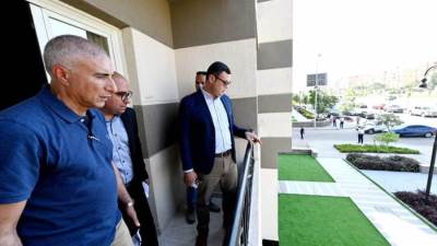 وزير الإسكان يتفقد الوحدات السكنية بمشروع «فالي تاورز» بحدائق أكتوبر
