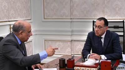 «مدبولى» يستعرض موقف مشروع الربط الكهربائي مع السعودية