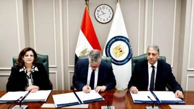 «البترول» توقع اتفاقيتين مع شركتي «شل» و«كايرون انرجي» لضخ 340 مليون دولار  استثمارات