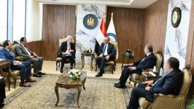 «أبكس الأمريكية» تنهي حفر 13 بئراً بتروليا بالصحراء الغربية في مصر