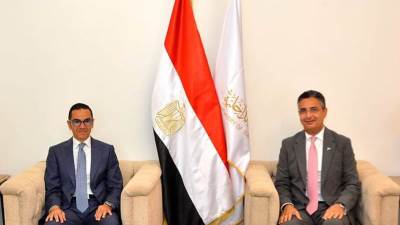 وزيرا التموين والاستثمار يناقشان طرح فرص استثمارية في مجال صناعة الزيوت وتجارة التجزئة