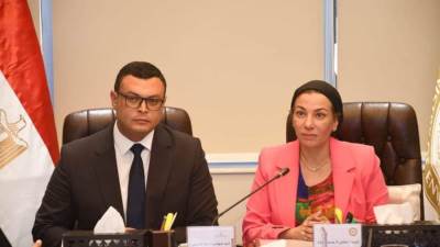 وزيرا البيئة والإسكان يبحثان الإجراءات التصحيحية لإلزام المصانع بمعالجة الصرف الصناعى طبقاً للمعايير القانونية