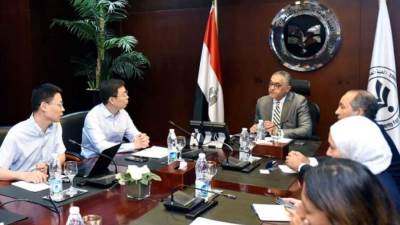 باستثمارات 500 مليون دولار ..«جيانجسو ليانفا الصينية» تخطط لإنشاء مجمع للغزل والنسيج في مصر