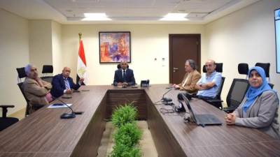 نائب وزير الإسكان  يجتمع برئيس شركة مياه القاهرة لمتابعة تحسين وتطوير الخدمة