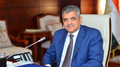 قرار جمهوري بمد خدمة  أسامة ربيع رئيساً لهيئة قناة السويس لمدة عام