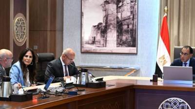 رئيس الوزراء يستعرض مع «المنصور للسيارات» مقترحاتهم حول التوسعات المستقبلية للشركة