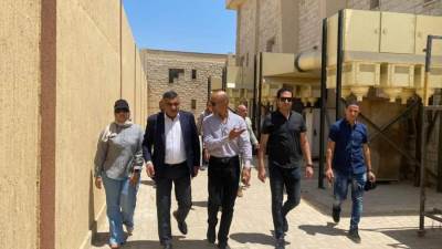 وزير الإسكان يتابع سير العمل بمنظومة مياه الشرب والصرف بالقاهرة الجديدة والعاشر