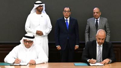 «مدبولى» يشهد توقيع اتفاقيتي مشروع إنشاء محطة إنتاج الكهرباء من طاقة الرياح بخليج السويس 