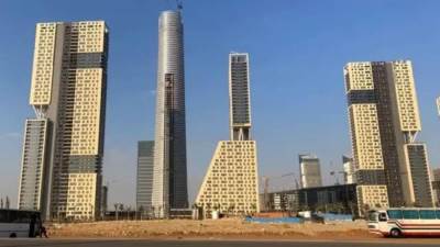 وزير الإسكان يتابع موقف تقدم الأعمال بمشروعات العاصمة الإدارية الجديدة