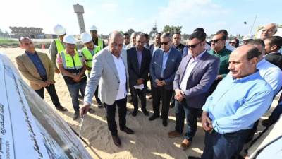 وزير الإسكان ومحافظ الإسكندرية يتفقدان مشروع إنشاء القوس الغربى لمحور اللواء عمر سليمان 