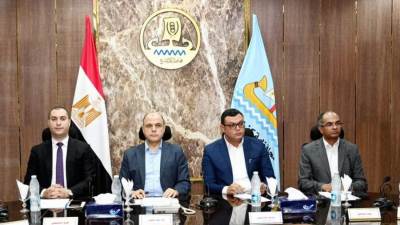 وزير الإسكان ومحافظ كفر الشيخ يستعرضان موقف خدمات مياه الشرب والصرف الصحى والمشروعات الجاري تنفيذها