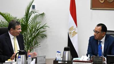 «مدبولى» يستعرض مع وزير الزراعة إجراءات ضبط منظومة الأسمدة وعدم التلاعب والتهريب