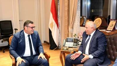 وزير الإسكان:تنفيذ 45 مشروعا للمياه والصرف بالوادى الجديد بتكلفة تخطت 1.6 مليار جنيه