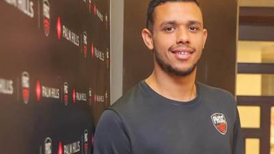 لاعب بالم هيلز مصطفى عسل يتوج ببطولة مصر الدولية للإسكواش 