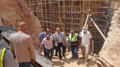 نائب رئيس هيئة المجتمعات العمرانية يتفقد مشروع الخزانات الاستراتيجية بحدائق أكتوبر 