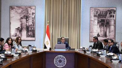 الحكومة تبحث إجراءات تسليم المرحلة الأولى من ارض رأس الحكمة للإمارات 