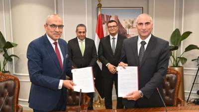 وزير الإسكان ورئيس «شركة العاصمة» يشهدان توقيع عقد لضبط وحوكمة منظومة مياه الشرب والصرف الصحى بالعاصمة الإدارية الجديدة 