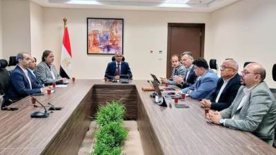 وزير الاسكان يوجه بتعظيم دور الشراكة مع القطاع الخاص في قطاع مشروعات مياه الشرب والصرف الصحي