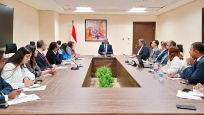 نائب وزير الإسكان يبحث مع مسئولي «وزارة التخطيط»آليات تمويل المشروعات القومية