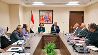 نائبا وزير الإسكان ومحافظ جنوب سيناء يناقشان خطة إعادة تأهيل ورفع كفاءة محطة معالجة الصرف الصحي بمدينة دهب