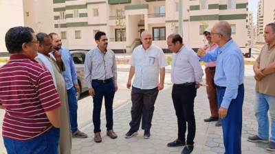 مسئولو «الإسكان» يتفقدون وحدات «سكن لكل المصريين» وترفيق الأراضي بالعبور الجديدة