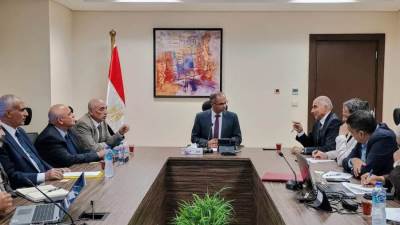 نائب وزير الإسكان يعقد اجتماعاً موسعاً لمتابعة موقف التطور العمراني والمرافق والطرق بتوسعات مدينة الشيخ زايد