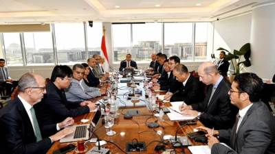 وزير الإسكان يتابع مع مسئولى شركة "CSCEC" الصينية موقف المشروعات التى تنفذها الشركة بالعاصمة الإدارية والعلمين