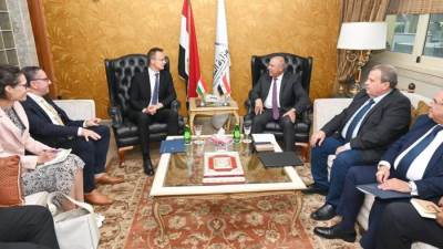 مصر تبحث مع المجر سبل التعاون فى مجال النقل والصناعة