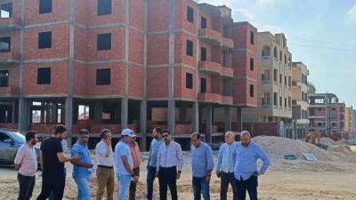 رئيس جهاز العبور الجديدة يتفقد مشروعات المرافق والطرق والكهرباء بمنطقة الـ2600 فدان 