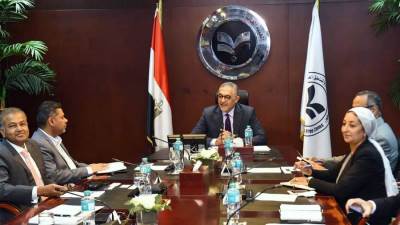 وفد استثماري من موريشيوس يبحث إنشاء مشروع لإعادة تدوير المخلفات الإلكترونية في مصر