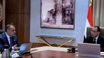 الحكومة: إنتاج أتوبيس مصري للنقل يعمل بالطاقة النظيفة بالتعاون مع «MCV»