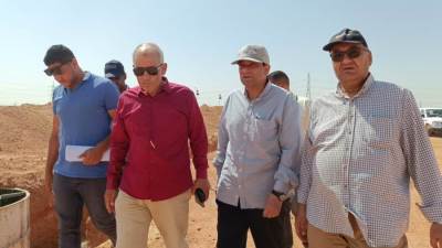 رئيس جهاز الشروق يتابع تنفيذ شبكتى المياه والصرف لخدمة منطقة الرابية المضافه للمدينة «صور»