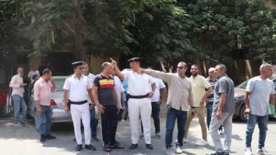 تنفيذ قرارات غلق وتشميع لمحال وأنشطة مخالفة ورفع إشغالات بـ 6 أكتوبر والشروق