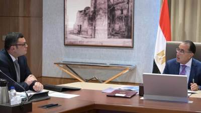 «مدبولى» يستعرض مع وزير الإسكان خطة تطوير الساحل الشمالي الغربي