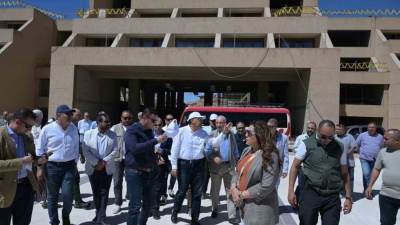 وزير الإسكان يستعرض مكونات مشروع التجلي الأعظم فوق أرض السلام 