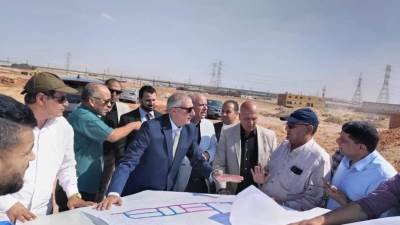 نائب رئيس «المجتمعات العمرانية» يتفقد موقف تنفيذ أعمال المرافق والطرق بالأراضى المضافة لمدينة الشروق